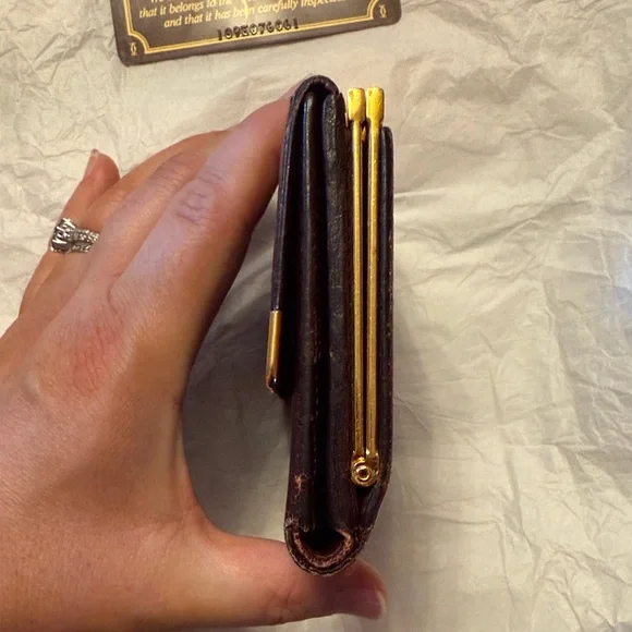 Pre-Loved Cartier Les Must Line burgundy Leather Wallet with KISS Lock Coin - Picture 8 of 16